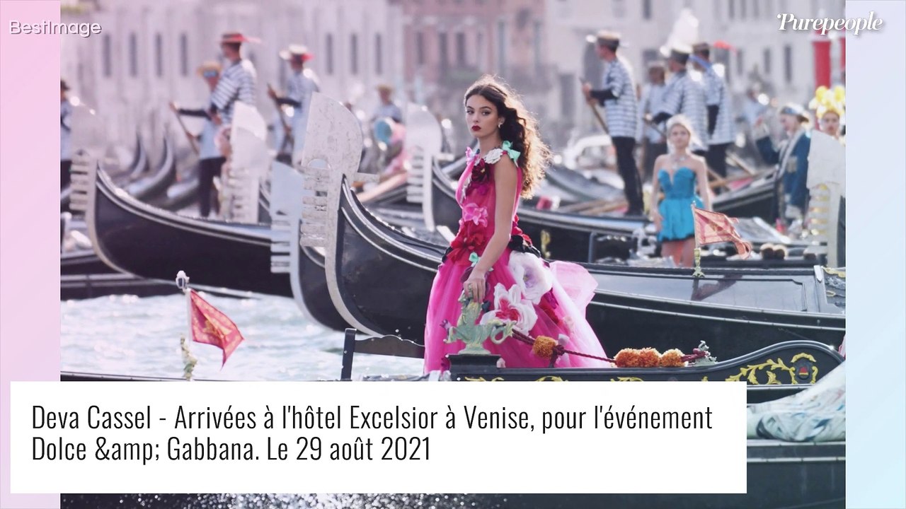 Deva Cassel fait le show pour Dolce & Gabbana face à sa mère Monica Bellucci