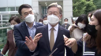 [앵커리포트] 불 붙는 이재명 '무료 변론' 공방..."관행 "vs "검증해야" / YTN