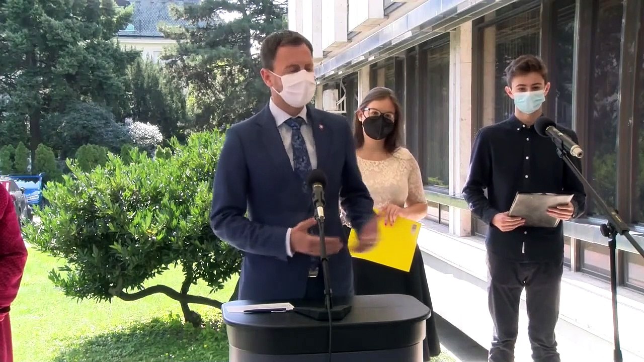 ZÁZNAM: Podpora zaočkovanosti študentov - TK premiéra E. Hegera