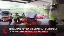 Polisi Tembakkan Gas Air Mata, Pendukung Rizieq Kocar-Kacir Lalu Ditangkap!