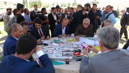 Aşiret düğününde damada 3,4 milyon TL, geline ise kilolarca altın takıldı