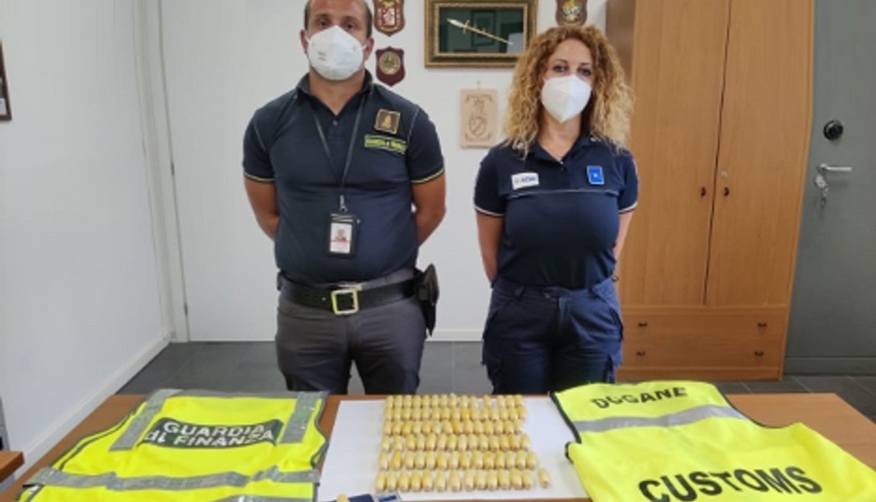 Napoli - Traffico di droga: arrestato in aeroporto "corriere" congolese (30.08.21)