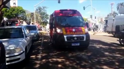 Mulher de 75 anos tem lesão na cabeça após sofrer queda na Avenida Brasil