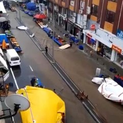 Tekirdağ'da şiddetli yağmurda pazar alanı sular altında kaldı