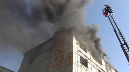 Hatay'da mobilya atölyesinin çatı katında yangın çıktı