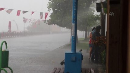 Gök gürültülü sağanak etkili oluyor