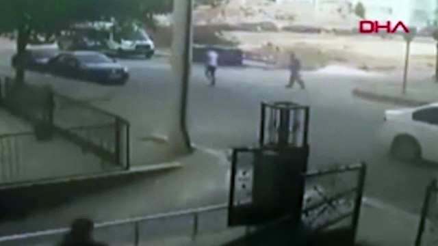 Sahte MİT ve polis kimlikli dolandırıcı, 500 bin liralık vurgunu yapmak üzereyken yakalandı