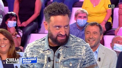 Cyril Hanouna découvre sa statue de cire, en entre en Musée Grévin.