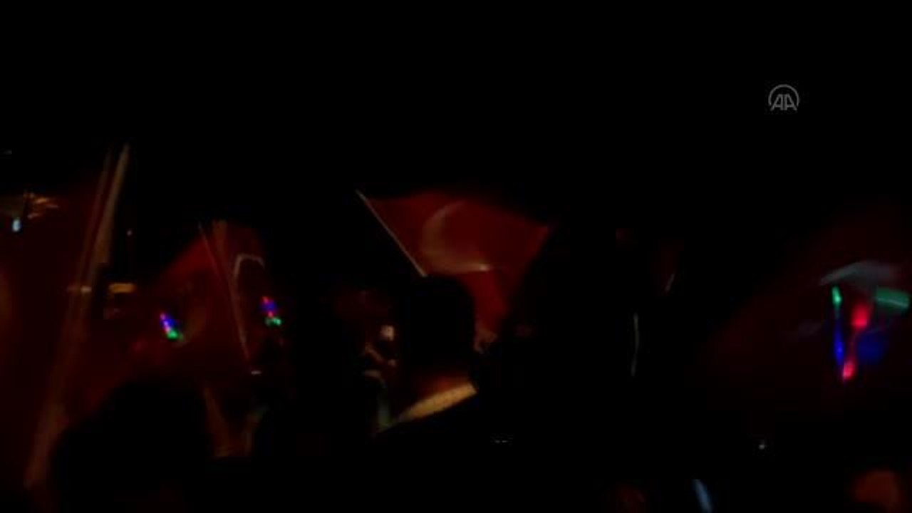 Karaburun'da 30 Ağustos Zafer Bayramı dolayısıyla fener alayı düzenlendi