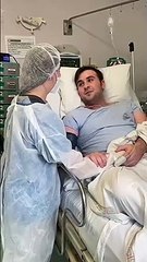 Paciente de Covid pede namorada em casamento após sair da UTI