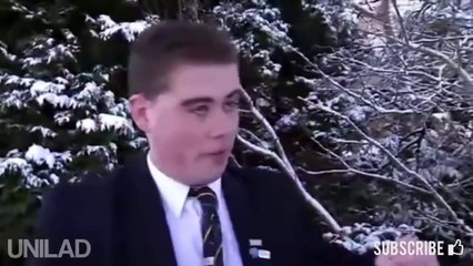 بعد 12 ساعة من الضياع في البحر: العثور على رجل محاط بالدلافين