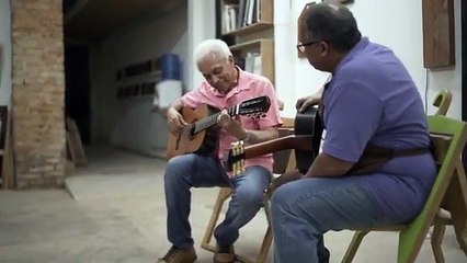 Fênix – O Voo de Davi - bombeiro transforma escombros do Museu Nacional em instrumento.