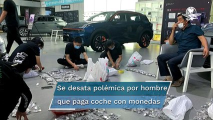 Un hombre paga con morralla un auto de más de 150 mil pesos