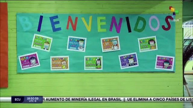 Estudiantes mexicanos retornan a clases presenciales después de 17 meses de aislamiento social