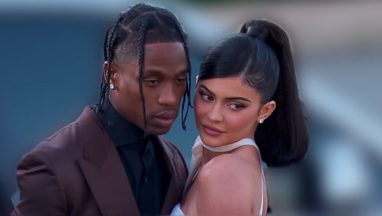 Kylie Jenner's Pregnancy Announcement & Will Kim Kardashian Host SNL?