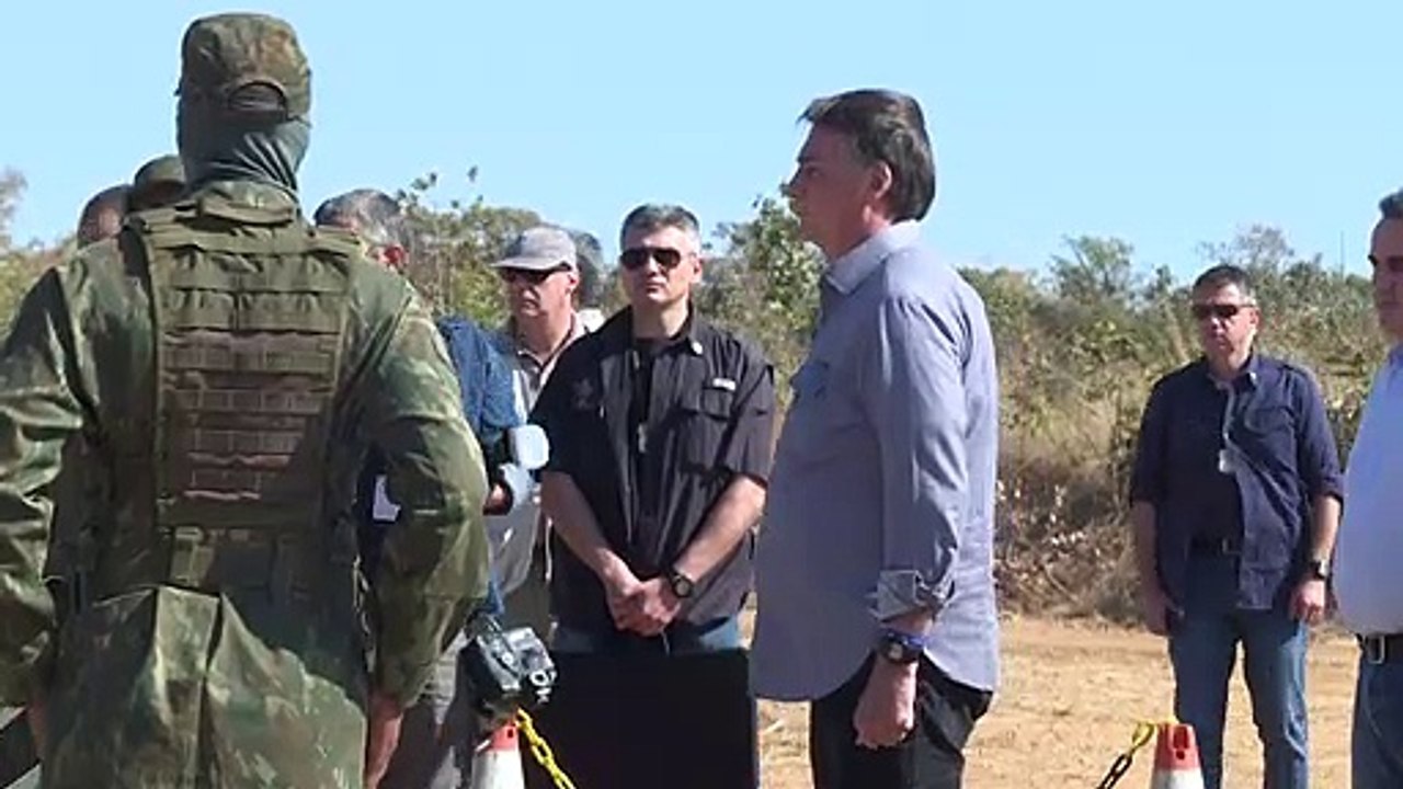 Bolsonaro diz que 'obsessão' de Biden pelo meio ambiente 'atrapalha um pouquinho'