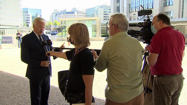 Bruxelas pede sanções financeiras contra a Polónia