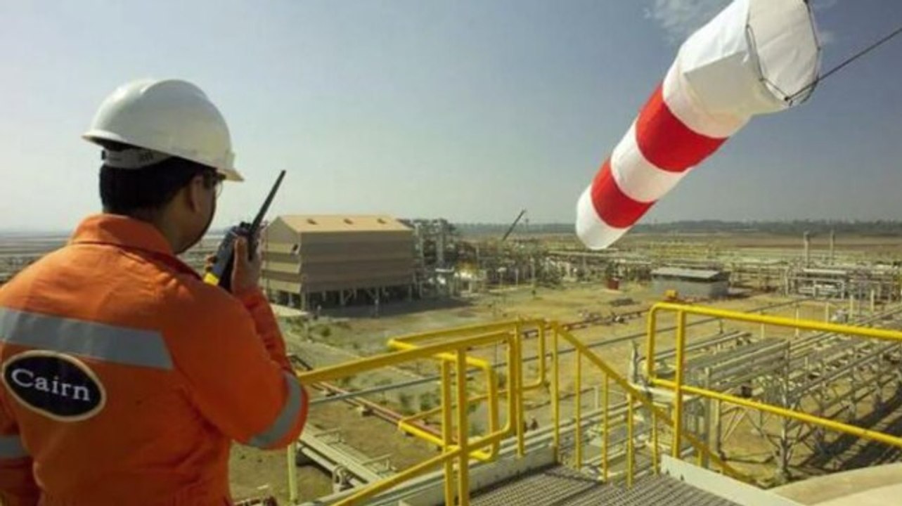 Cairn Energy accepts $1bn refund offer, set to drop cases against India; Markets end flat amid volatility; more