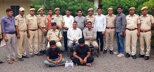 भाग रहे थे बदमाश, गांववालों ने दिखाया साहस और पकड़े गए