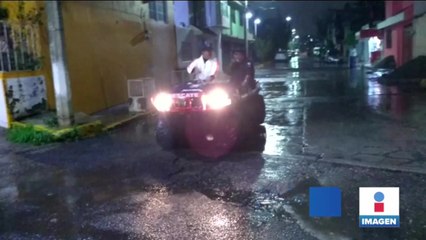 Inundación en Ecatepec atrapa vehículo de mujer a punto de dar a luz