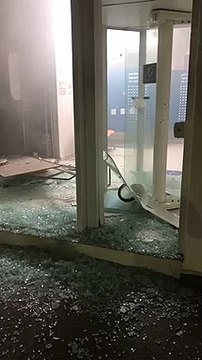 Imagens mostram destruição causada por bandidos em agência bancária de Mariluz