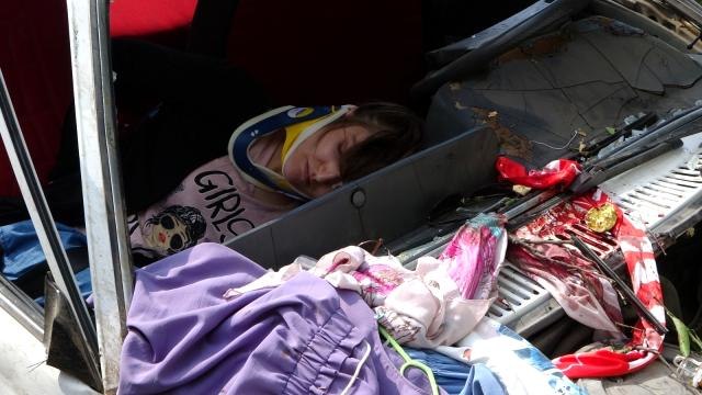 Kamyondan fırlayan lastik kaplaması faciaya sebep oluyordu