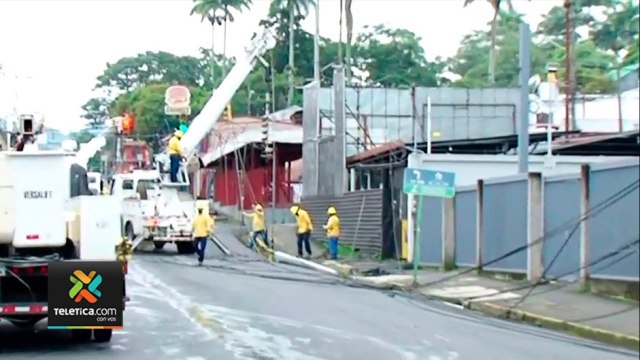 tn7-provoco-caida-de-cuatro-postes-de-tendido-electrico-en-alajuela-3100821