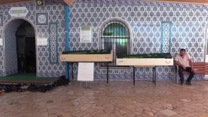 Manisa'daki zincirleme trafik kazasında ölen çift, İzmir'de toprağa verildi