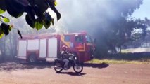 Bombeiros combatem incêndio na Rua Eduardo Tadeu Milani, na área militar