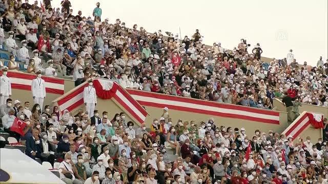 MSÜ Deniz ve Hava Harp Okulu Diploma Alma ve Sancak Devir Teslim Töreni - Kaloma verme / plaket çakma