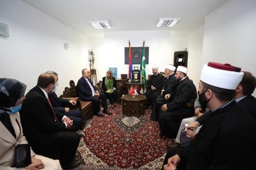 Son dakika: Dışişleri Bakanı Çavuşoğlu, Sırbistan'da Bayraklı Camii'ni ziyaret etti