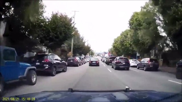 Pour une fois qu'un conducteur de BMW met le clignotant... c'est raté