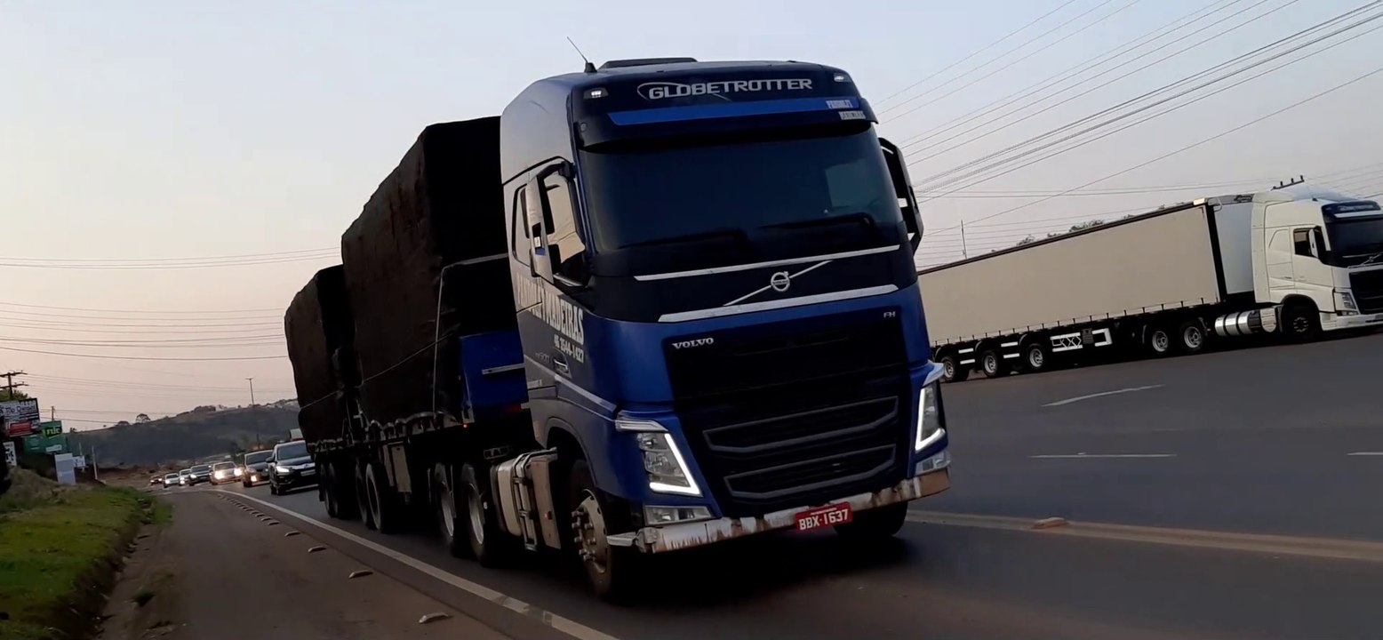 VOLVO FH 500 GLOBETROTTER I-SHIFT AZUL BITREM RANDON GRADE BAIXA 7 EIXOS 19,80 METROS PANDOLFI MADEIRAS