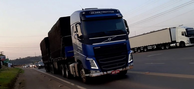VOLVO FH 500 GLOBETROTTER I-SHIFT AZUL BITREM RANDON GRADE BAIXA 7 EIXOS 19,80 METROS PANDOLFI MADEIRAS