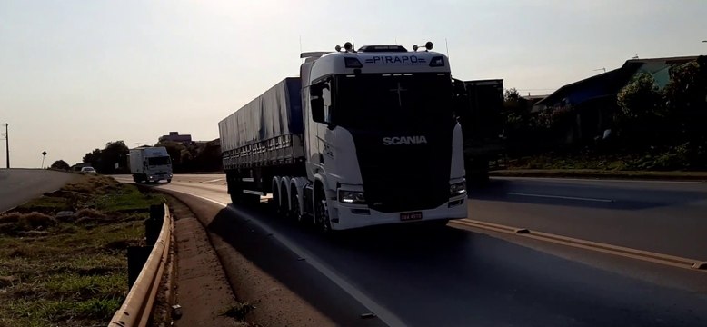 SCANIA R 450 8X2 2019/2020 BRANCO CARRETA RANDON ECOPLATE 2 GRANELEIRO 7 EIXOS 2019/2020 PIRAPÓ TRANSPORTES