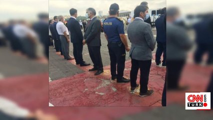Erdoğan'ın mesajının okunduğu sırada sırtını döndü