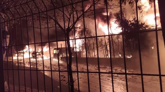 İkitelli Çevre Oto Sanayi Sitesi'nde yangın çıktı (1)