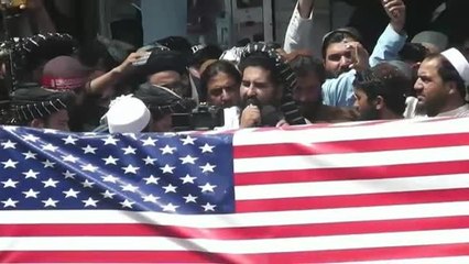 Los talibanes celebran la retirada de las tropas estadounidenses con un "funeral simulado"