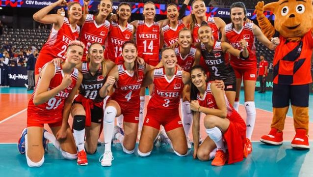 Son Dakika: Filenin Sultanları, Avrupa Voleybol Şampiyonası'nda çeyrek finalde Polonya'yı 3-0 mağlup ederek yarı finale yükseldi