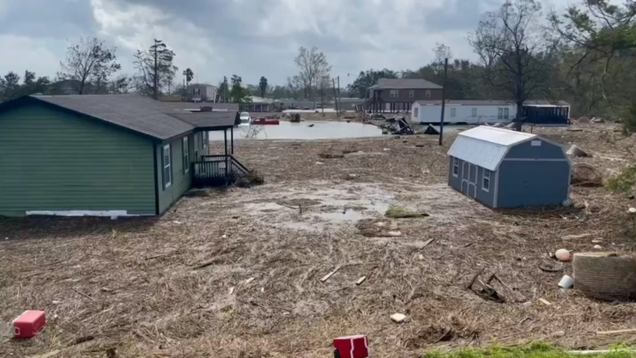 Streets littered with debris as Ida flooding li...