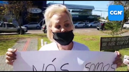 Protetoras de animais realizam manifestação em frente a Câmara de Vereadores