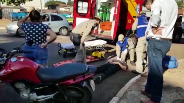 Motociclista fica ferido em acidente de trânsito na Rua Erechim, no Centro