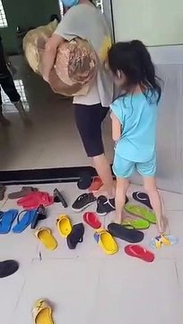 Mẹ vừa khỏi Covid đã xin đi chăm 3 con cách ly, bất chấp tái nhiễm