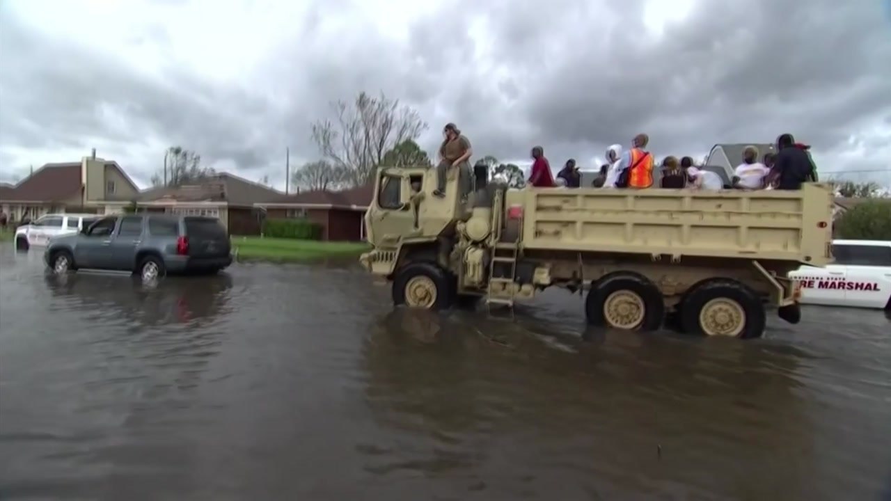 美 허리케인 최소 4명 사망..."정전 사태에 식수 부족" / YTN