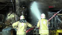 İkitelli Çevre Sanayi Sitesi'nde çıkan yangın 8 saat sonra söndürüldü