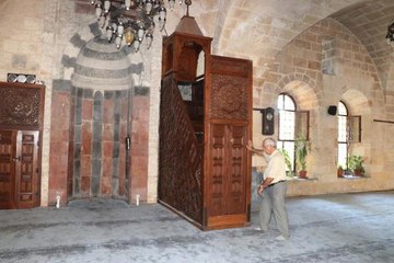 7 ASIRLIK CAMİNİN MİNBERİ RAYLI