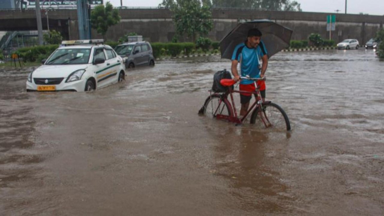 Flood-like situation in Gurugram as rains lash Delhi-NCR