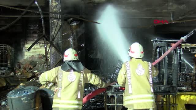 Son Dakika | İSTANBUL-İKİTELLİ ÇEVRE SANAYİ SİTESİNDE ÇIKAN YANGIN 8 SAAT SONRA SÖNDÜRÜLDÜ