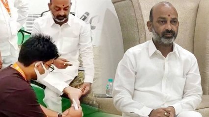 దెబ్బతిన్న పాదాలు.. బండి సంజయ్ పాదయాత్ర వాయిదా పడే అవకాశాలు..!!