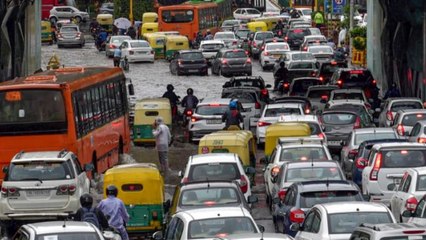 Video herunterladen: Traffic snarls, waterlogging in Delhi-NCR after heavy rain